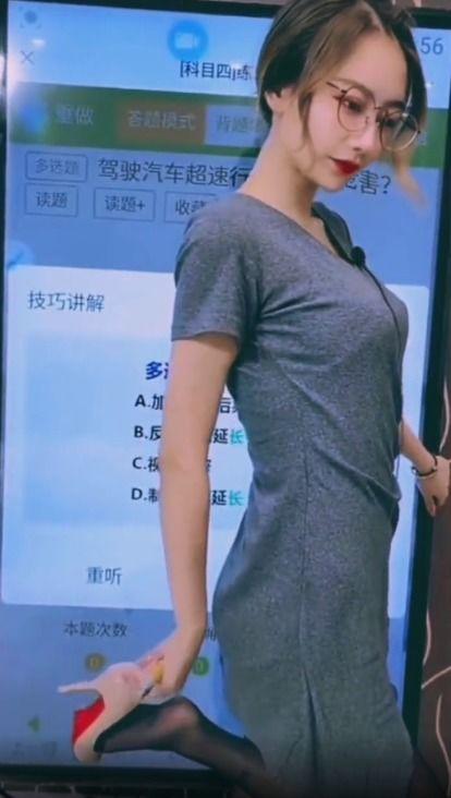 穿吊丝袜视频,揭秘时尚与性感的完美融合